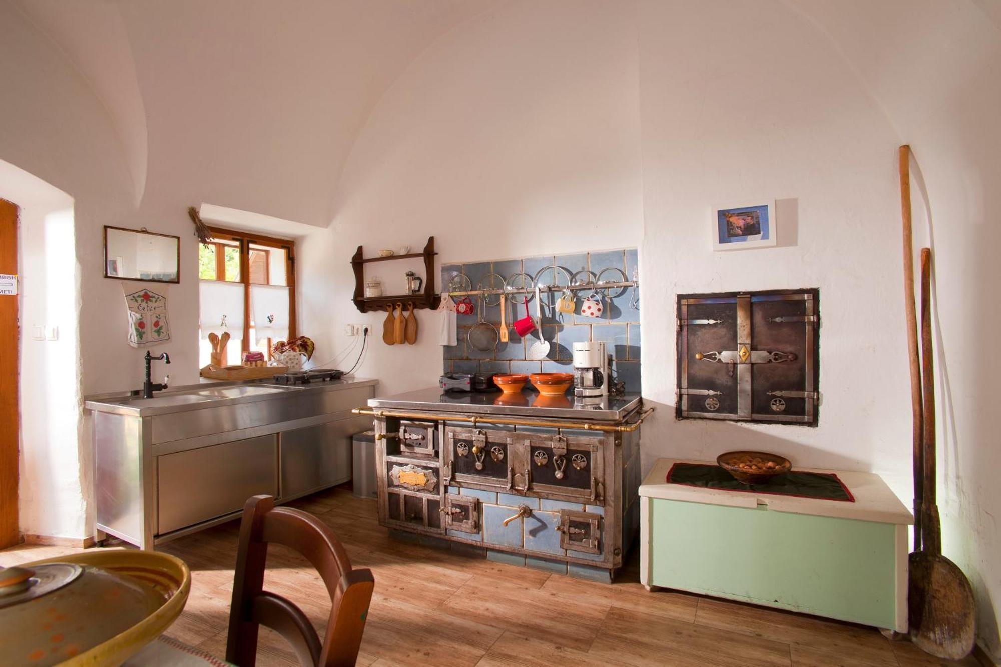 Juvanova Hisa - Apartments And Rooms Luce Luaran gambar