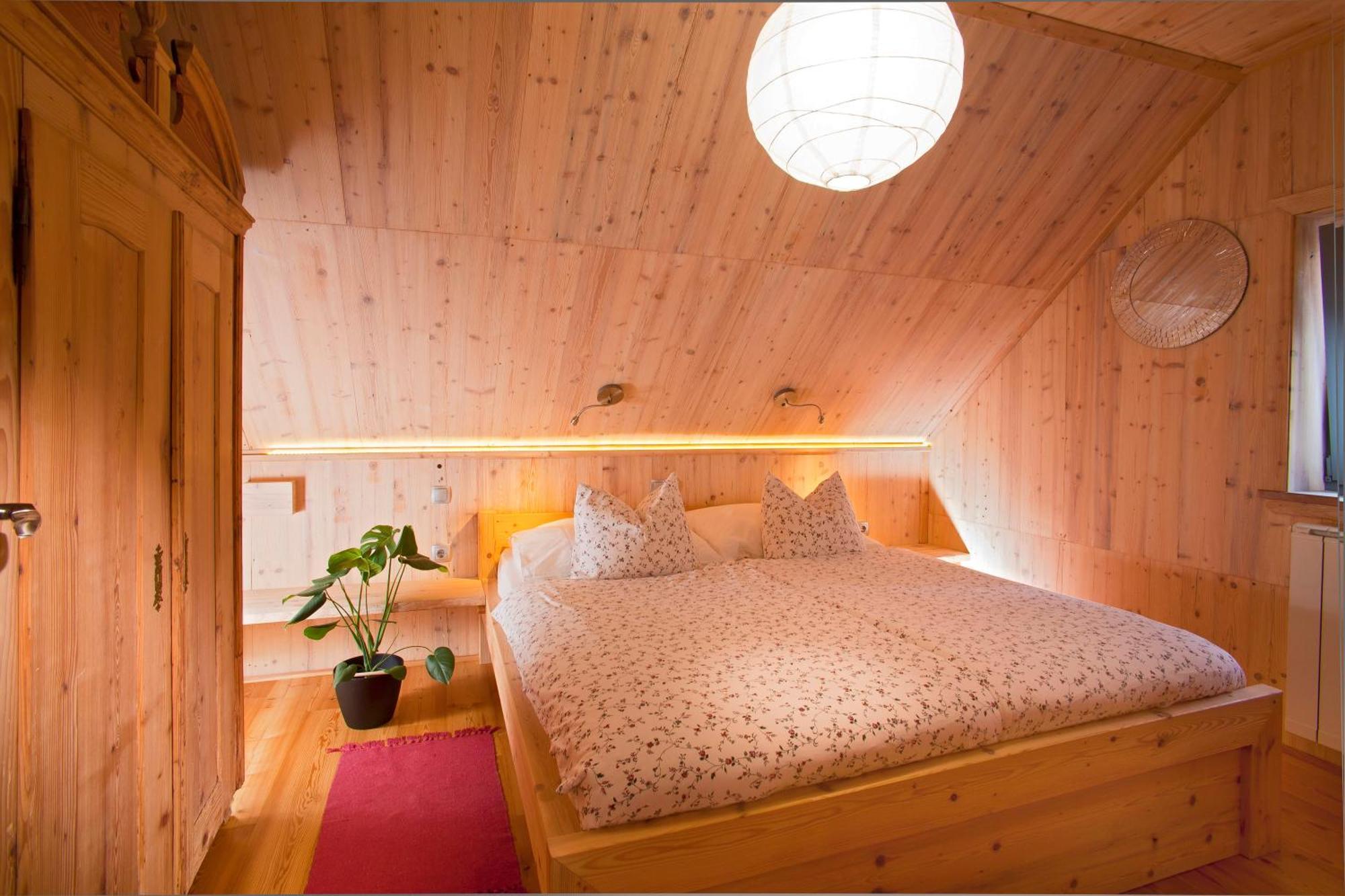 Juvanova Hisa - Apartments And Rooms Luce Luaran gambar
