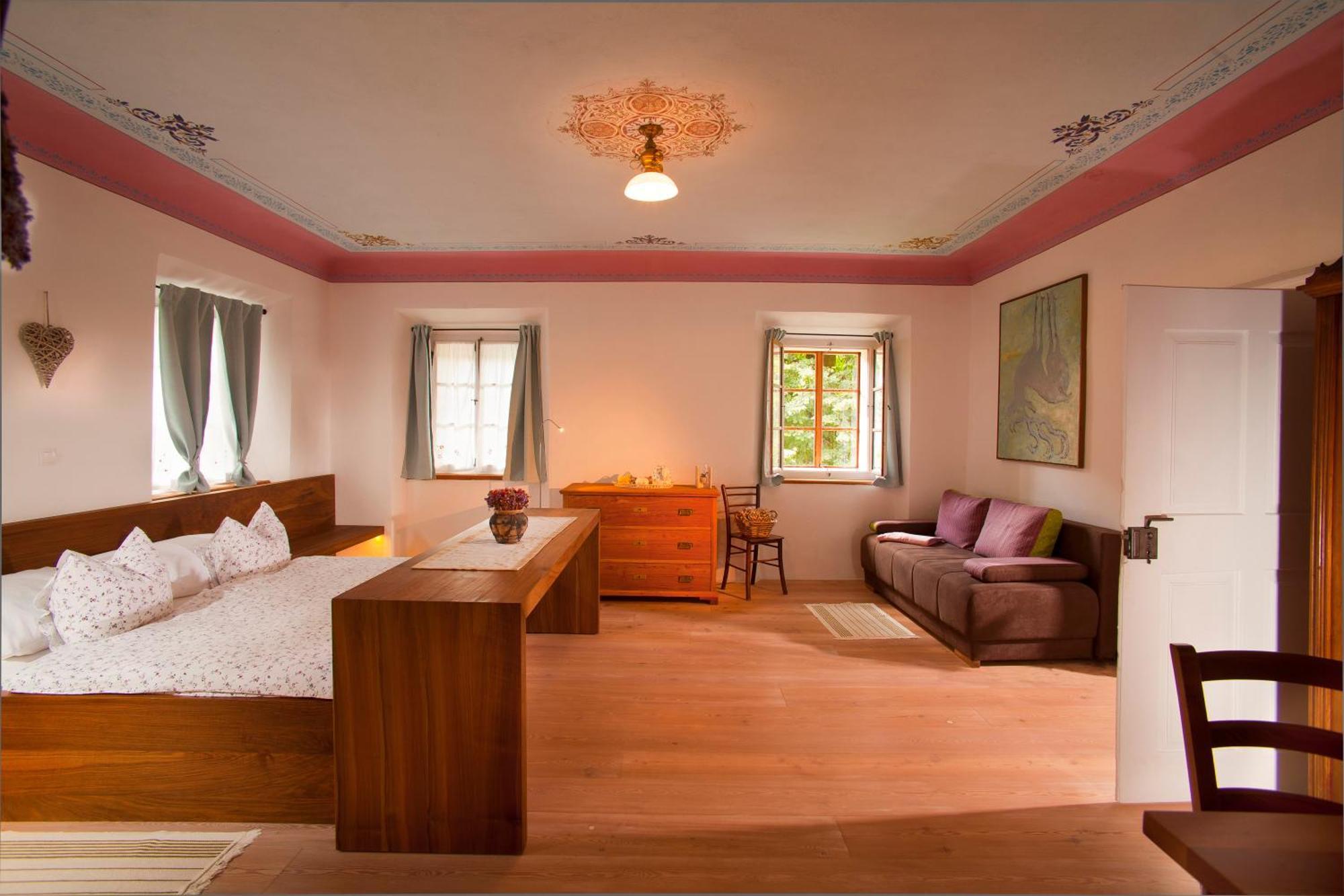 Juvanova Hisa - Apartments And Rooms Luce Luaran gambar