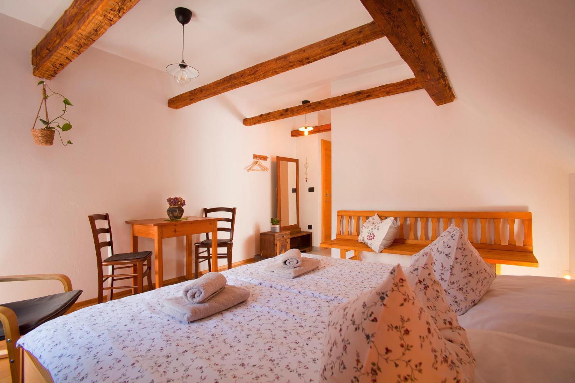 Juvanova Hisa - Apartments And Rooms Luce Luaran gambar