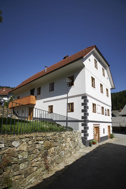 Juvanova Hisa - Apartments And Rooms Luce Luaran gambar